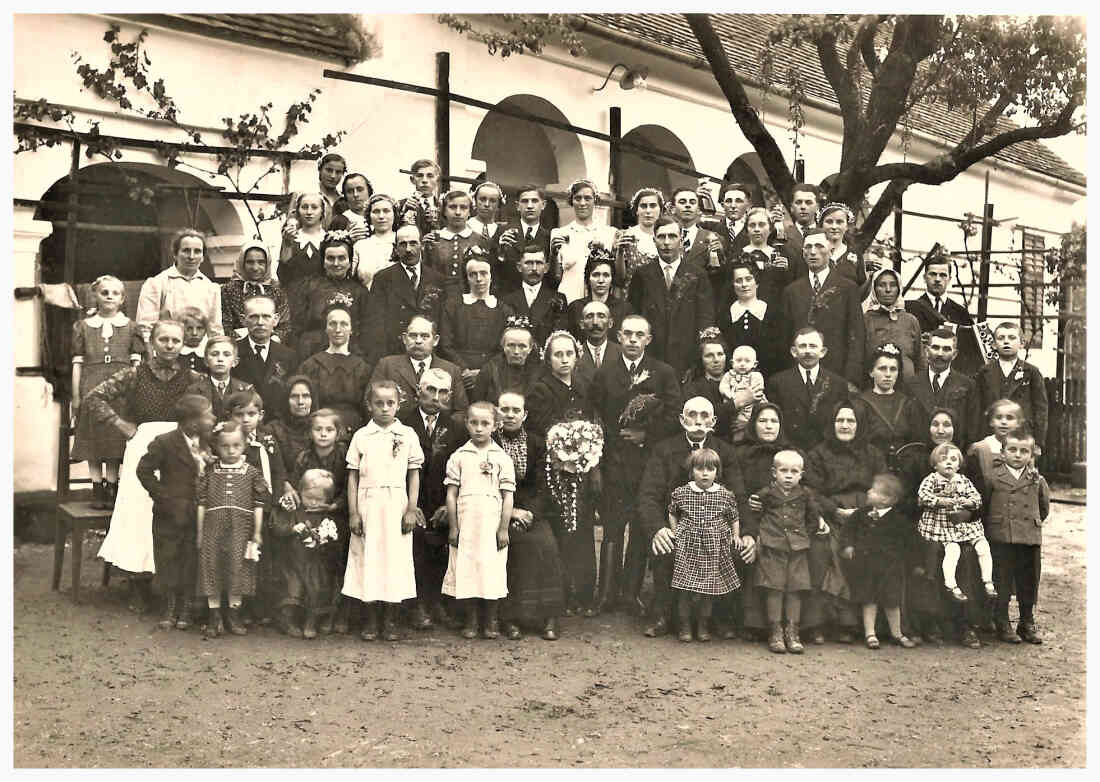 Die Hochzeitsgesellschaft der Hochzeit von Lajos Imre (*1912/+1943)  und Zsofi Pongracz(*1913/+1963) - Reihergasse 7