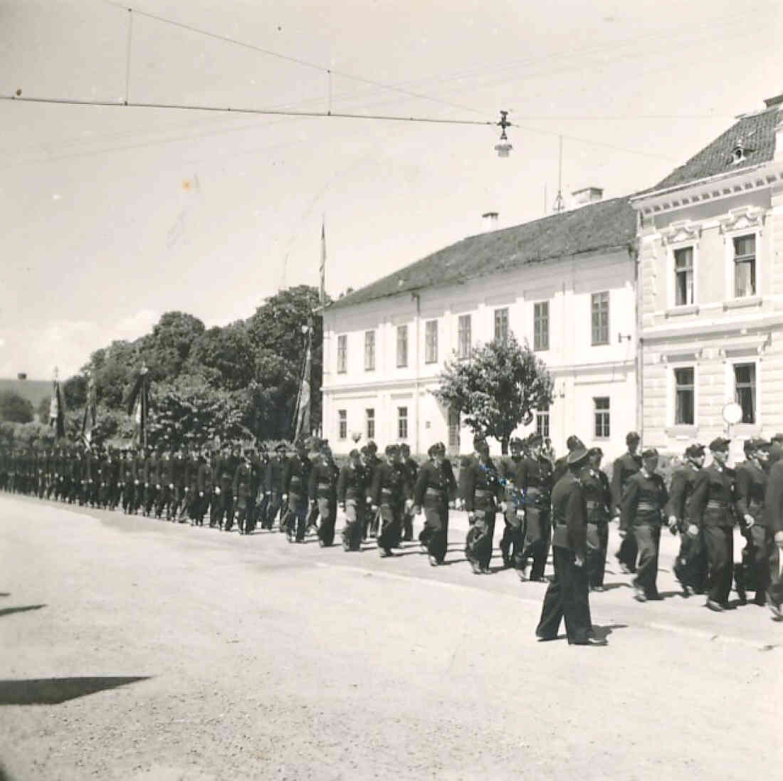 Festzug in Richtung Rathaus anlässlich des 6. Bgld. Landes-Feuerwehrtags in Oberwart