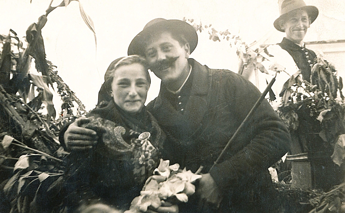 Freundschaftsfoto anlässlich eines Erntedankfestes mit Isa Muth und Ludwig Fülöp - Böcskör