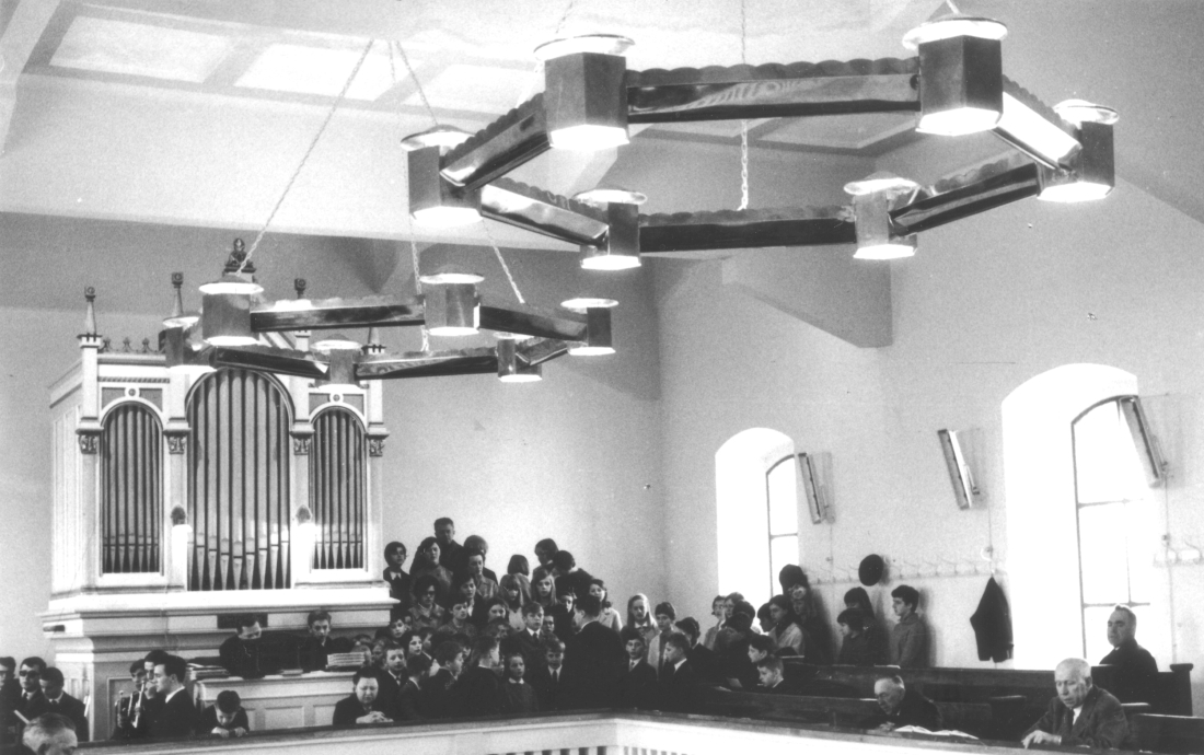 Innenraum der evang. Kirche AB nach der Neugestaltung 1967