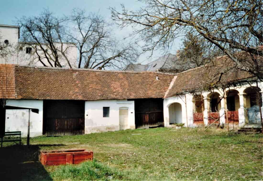 Arkadenhaus Gaal (Semmelweisgasse 4)