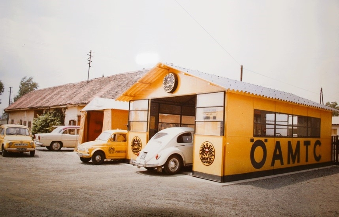 ÖAMTC: Stützpunkt Wienerstraße 19 mit "Kornbeuburger Häuschen“ .