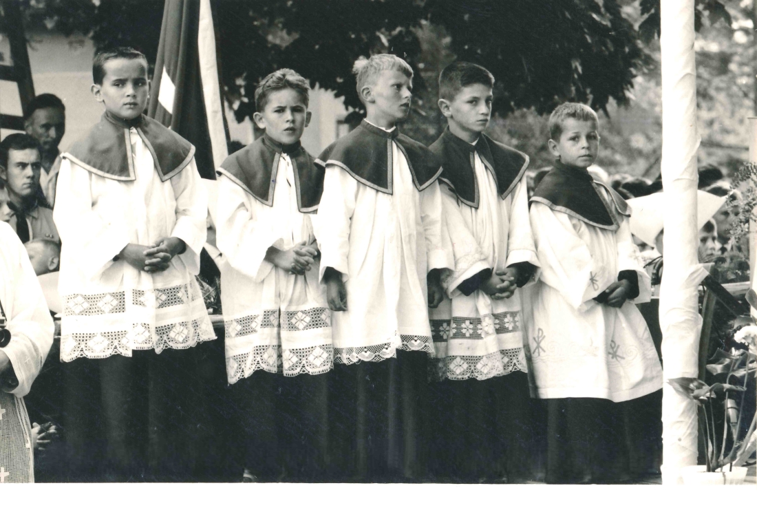 Röm. kath. Pfarre - Primiz von Julius Dirnbeck: die oberwarter Ministranten (Fuith/Böcskör/Gilschwert/Seper/Wagner)