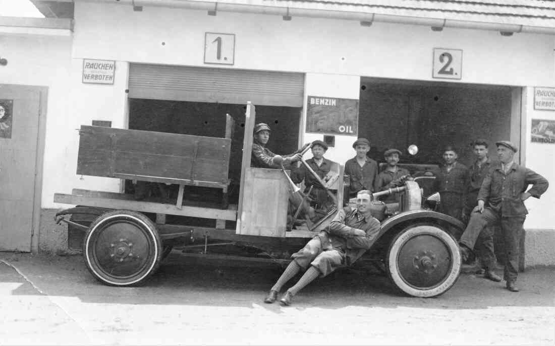 Autogarage Adolf Halvachs & Co (Wienerstraße 13): Selbstbau-LKW
