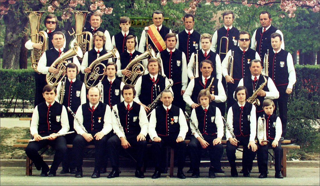 Stadtkapelle Oberwart: Kapellenfoto vor dem Stadtpark