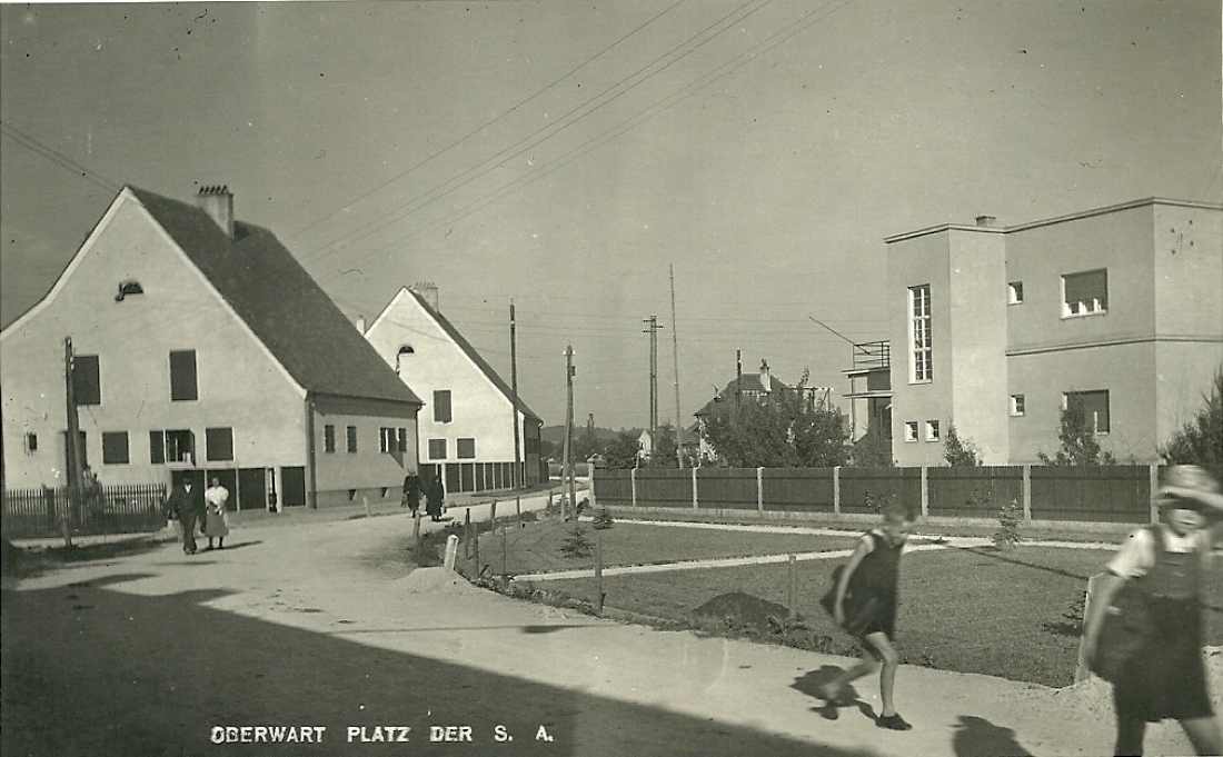Platz der S.A. / Wohnhäuser der Bewag und rechts das Salamon Haus (heute der Beginn der Graf Erdödystraße)