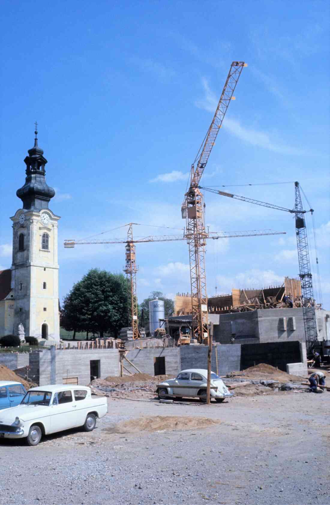 Bau der neuen röm. kath. Osterkirche