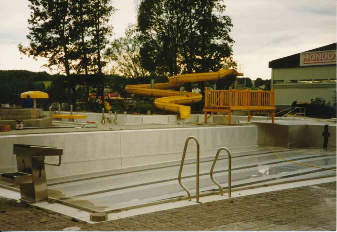 Freibad / Schwimmbad (Badgasse 6): das neue Alubecken