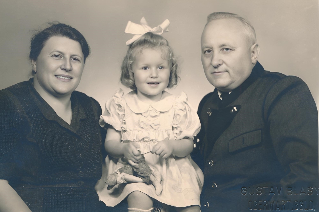 Familie  Juliane (geb. Adorjan, *1915 /+1984) und Ludwig (*1902/ +1965) Kantor mit Tochter Esther