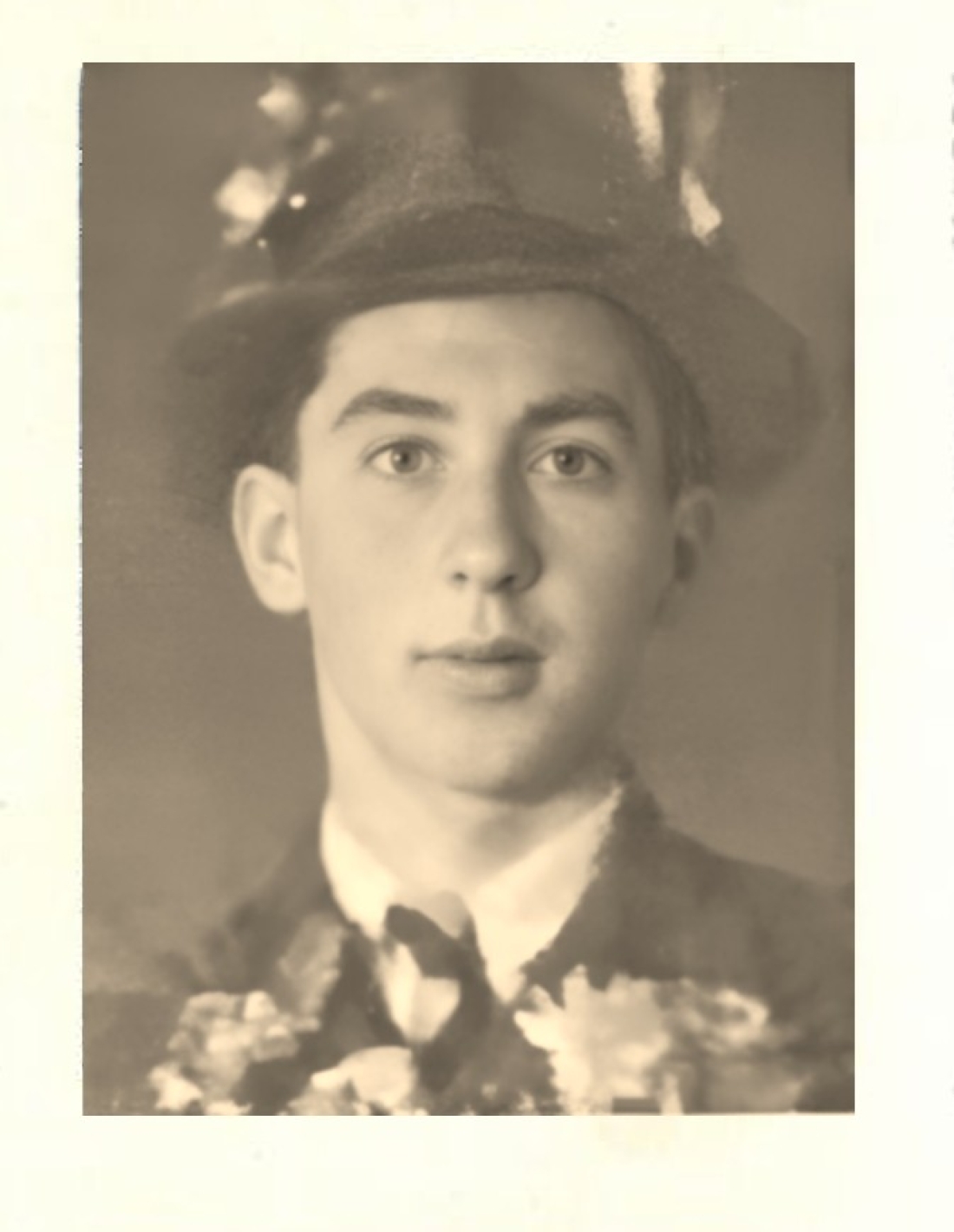 Portrait: Musterung Ludwig Böcskör, Gefreiter (*1924/+1943 - gefallen als Soldat der Deutschen Wehrmacht) -  OW 417 / Dornburggasse 22