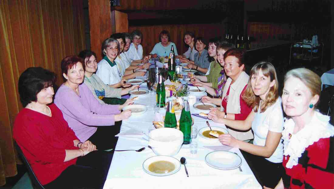 Gemeinsames Fastensuppe-Essen anlässlich "15 Jahre Christlicher Gemeindedienst der röm. kath Pfarre im Jahr 2002