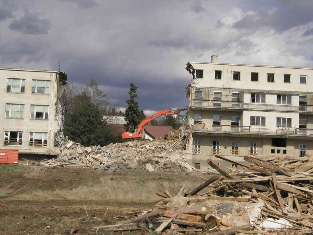 Abriss des alten Krankenhauses - LKH (Spitalgasse / heute Dr.-Emmerich-Gyenge-Platz)