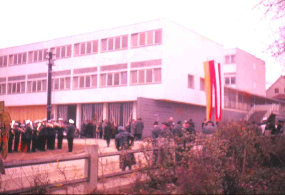 Stadtkapelle: Eröffnung der Landwirtschaftlichen Bildungsstätte - Bauernschule (Prinz Eugenstraße 7)