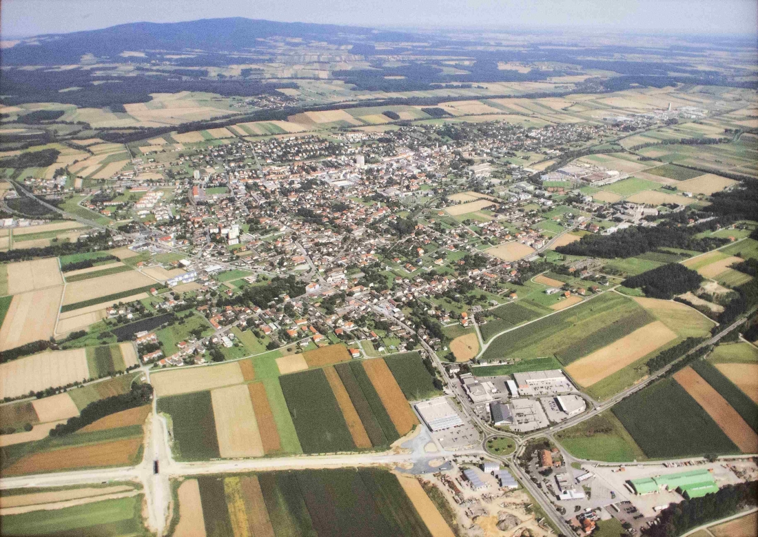 Flugbild/Luftaufnahme: Blick gegen Osten