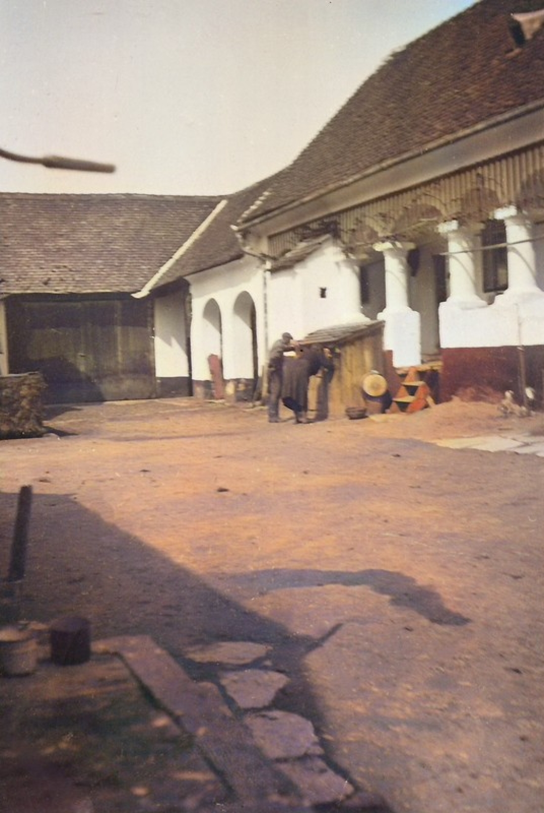 Hof des Arkadenhauses OW 210 / Johann Straußgasse 18 - Ludwig Benkö und Lidia Benkö