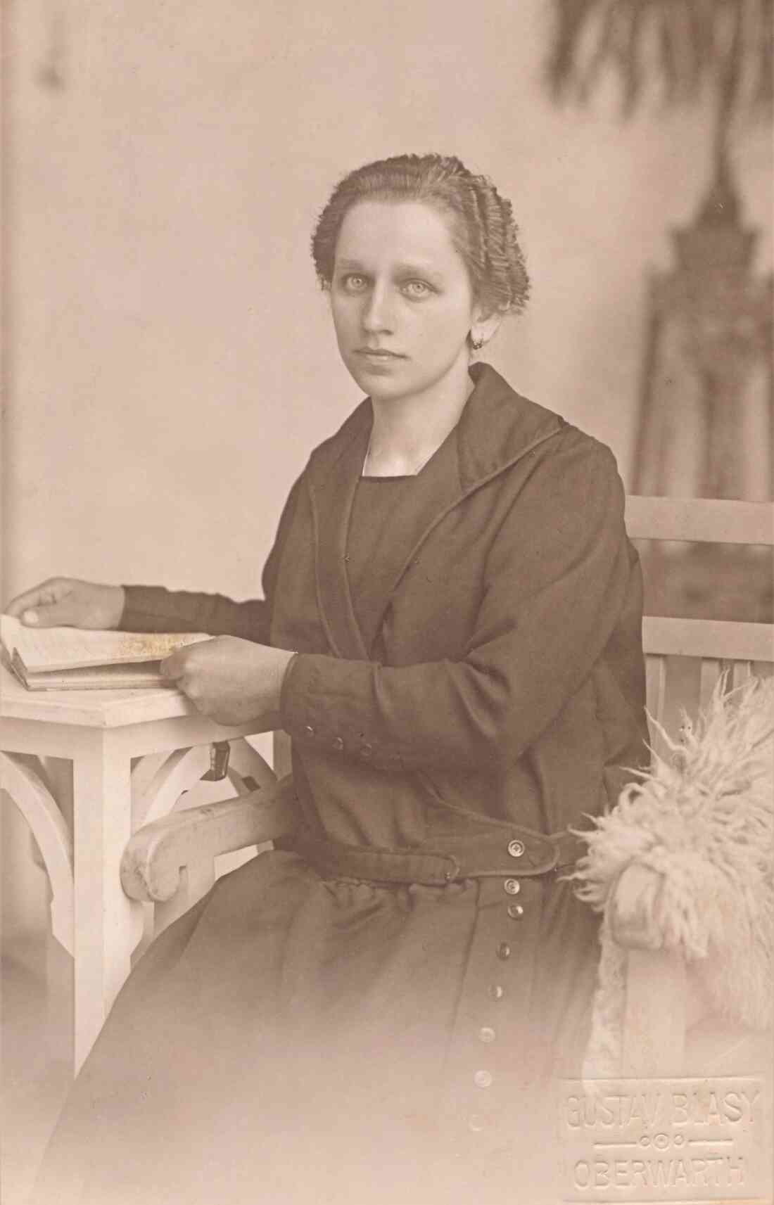 Anna Guger (geb. Mirtl, *1903/+1935) - Portrait