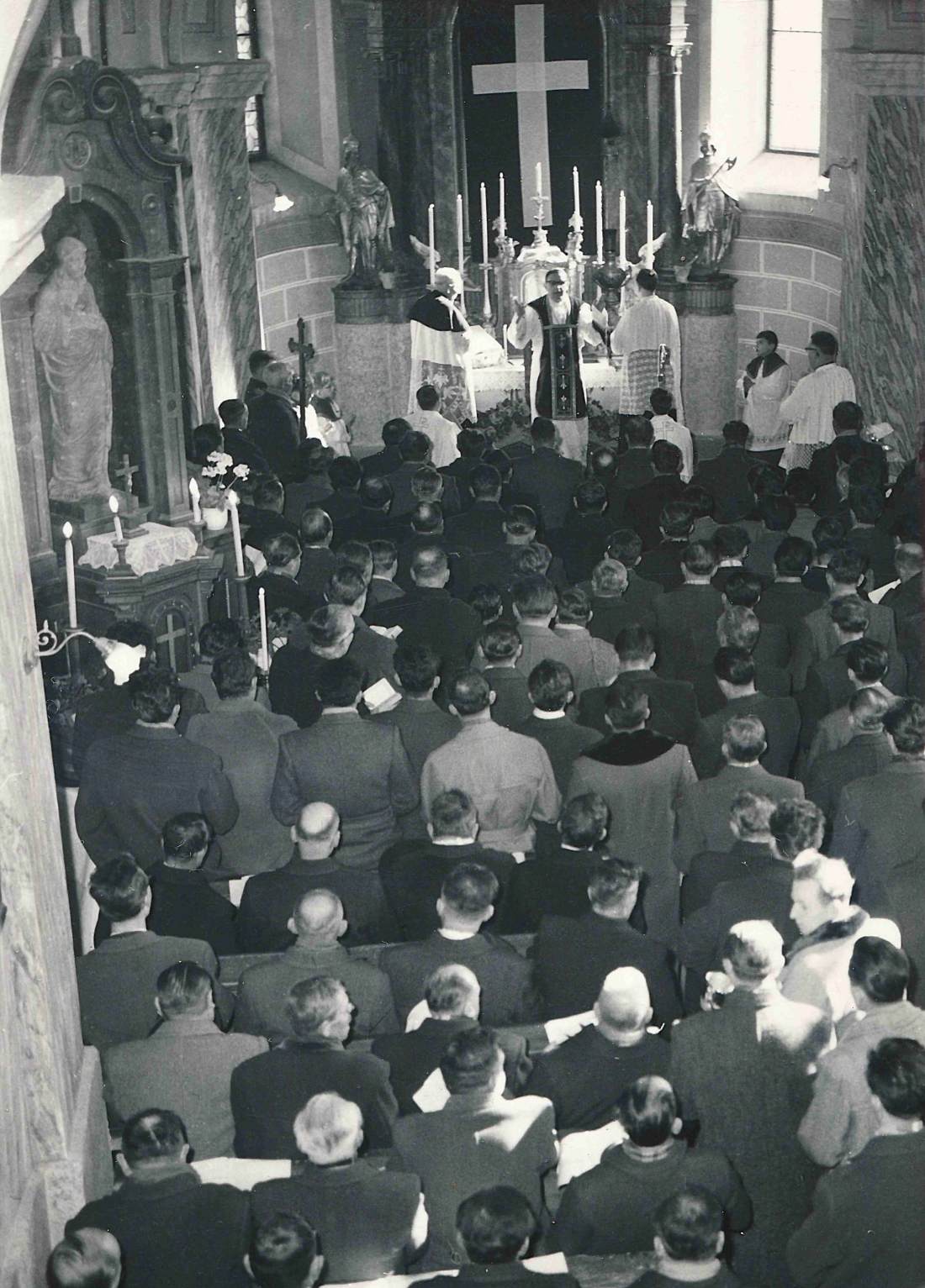 Zusammenkunft der röm. kath. Männerbewegung: Messe in der Pfarrkirche - Lazslo