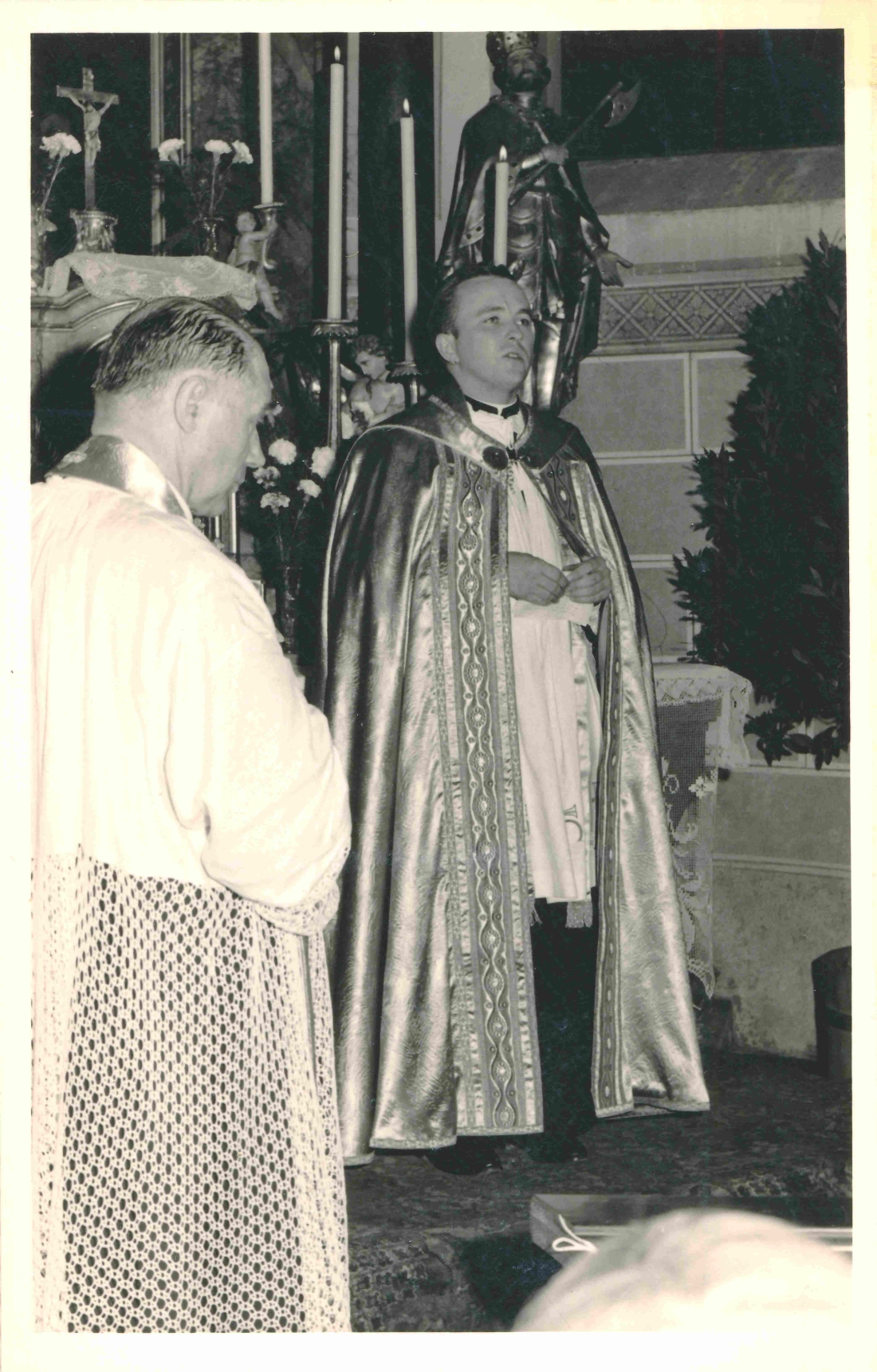 Röm. kath. Pfarre - Primiz von Julius Dirnbeck: von Pfarrer Dr. Matthias Heintz assistierte Segensandacht des Primizianten am Nachmittag des großen Tages