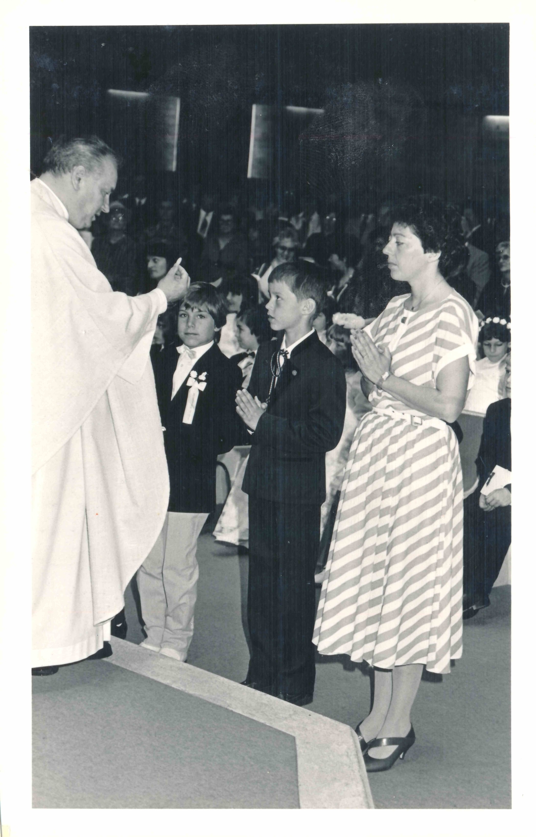 Röm. kath. Pfarre: Hl. Erstkommunion 1984 - Schwarz/Volcic/Hrabak