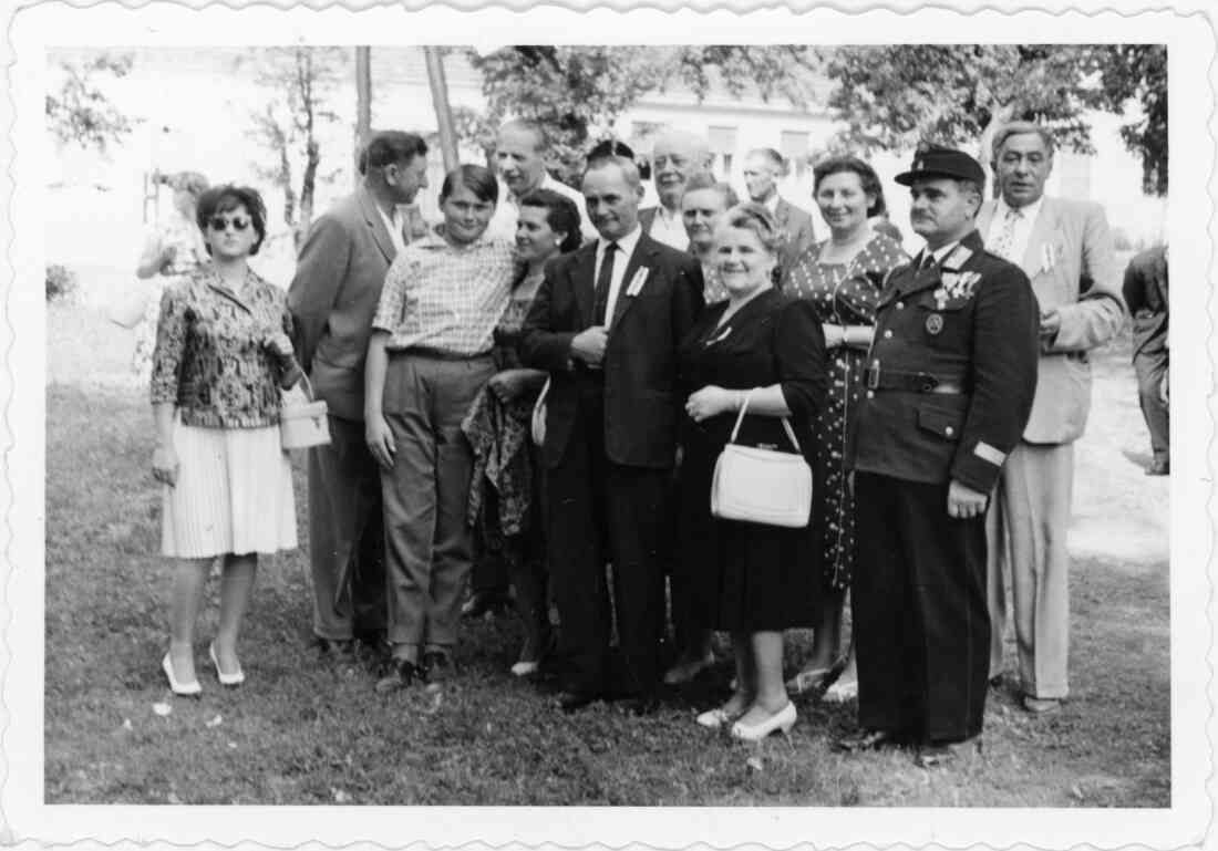 Gruppenbild mit Feuerwehrkommandant Alexander Granich