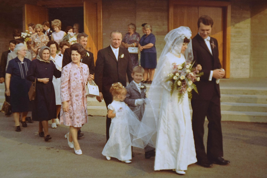 Hochzeit Renate Hansl & Karl Volcic: Auszug aus der Osterkirche
