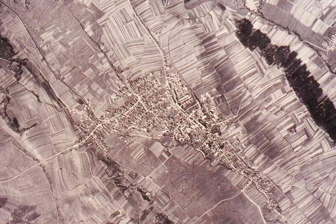 Genordetes Luftbild des gesamten Stadtgebiets