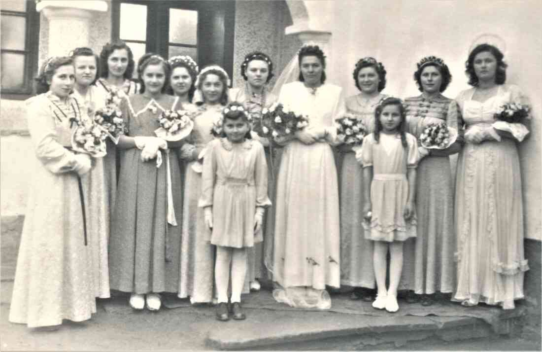 St. Martin: Die Kranzlerinnen der Hochzeit von Braut Anna Guger (verh. Perl)