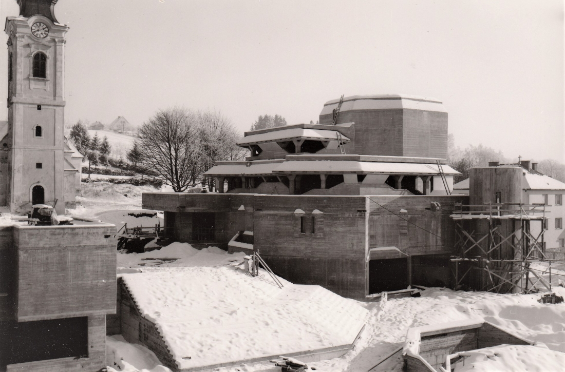 Die röm. kath. Osterkirche im Rohbau