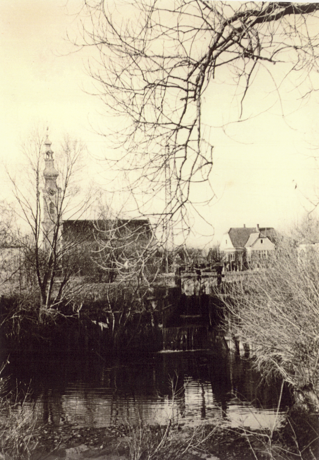 Pinka: Doci Gát (heute ca. Graf Erdödystr. 13) mit der reformierten Kirche im Hintergrund