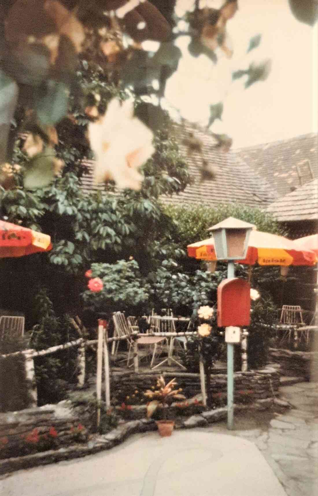 Blick in ins Eisgartl der Konditorei Eugen Strauss (auch Strauhs und Strauß) Steinamangererstraße 14