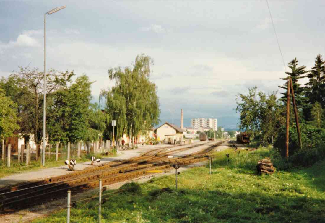 Blick gegen NW auf das Bahnhofsgelände