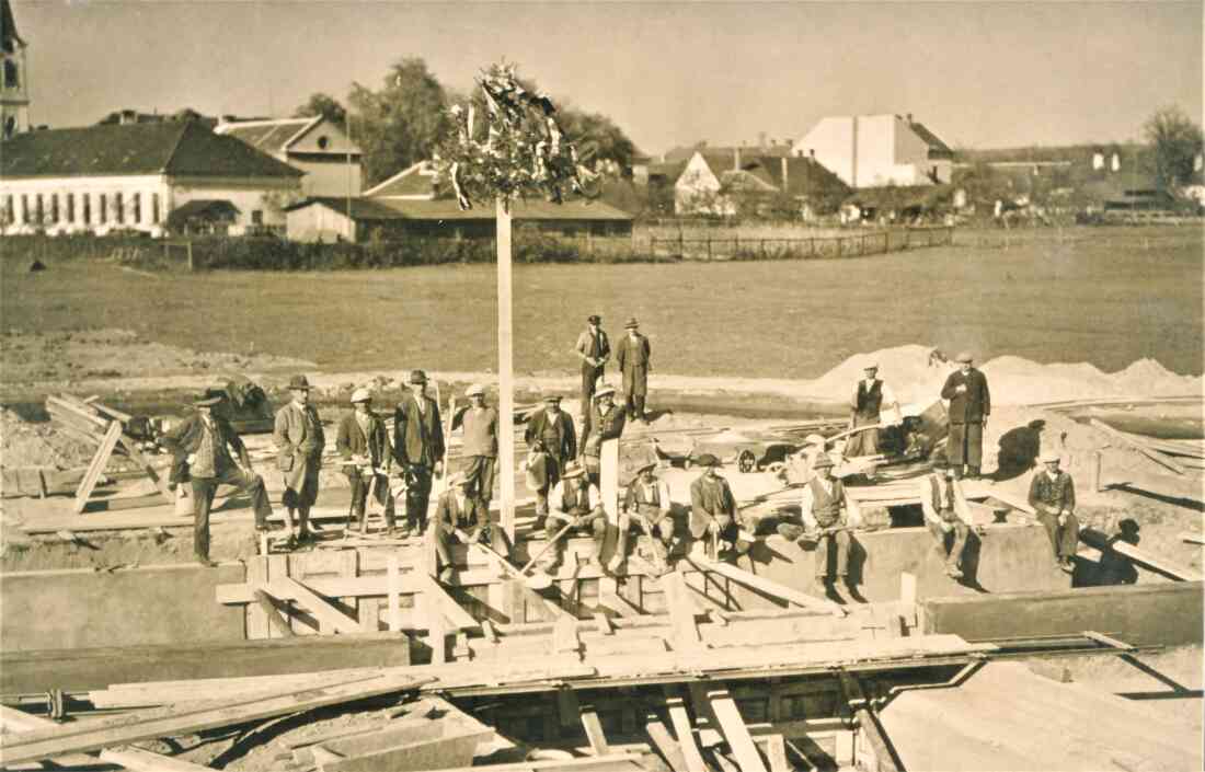 Überbauung der Pinka im Bereich Freibad / Schwimmbad (Badgasse 6) für den Mühlbach, einem Pinkawasser zwischen Schmaldienst- und Raffelmühle  / Blick gegen Norden