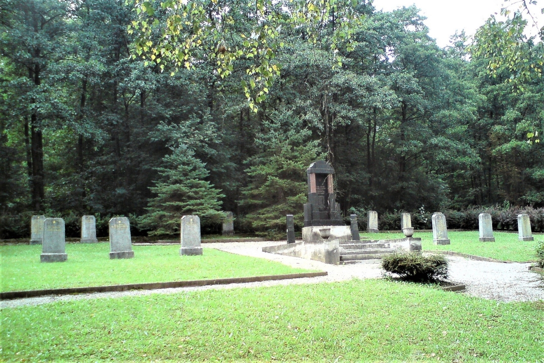 Sowjetischer Soldatenfriedhof  (ugs. Russenfriedhof)