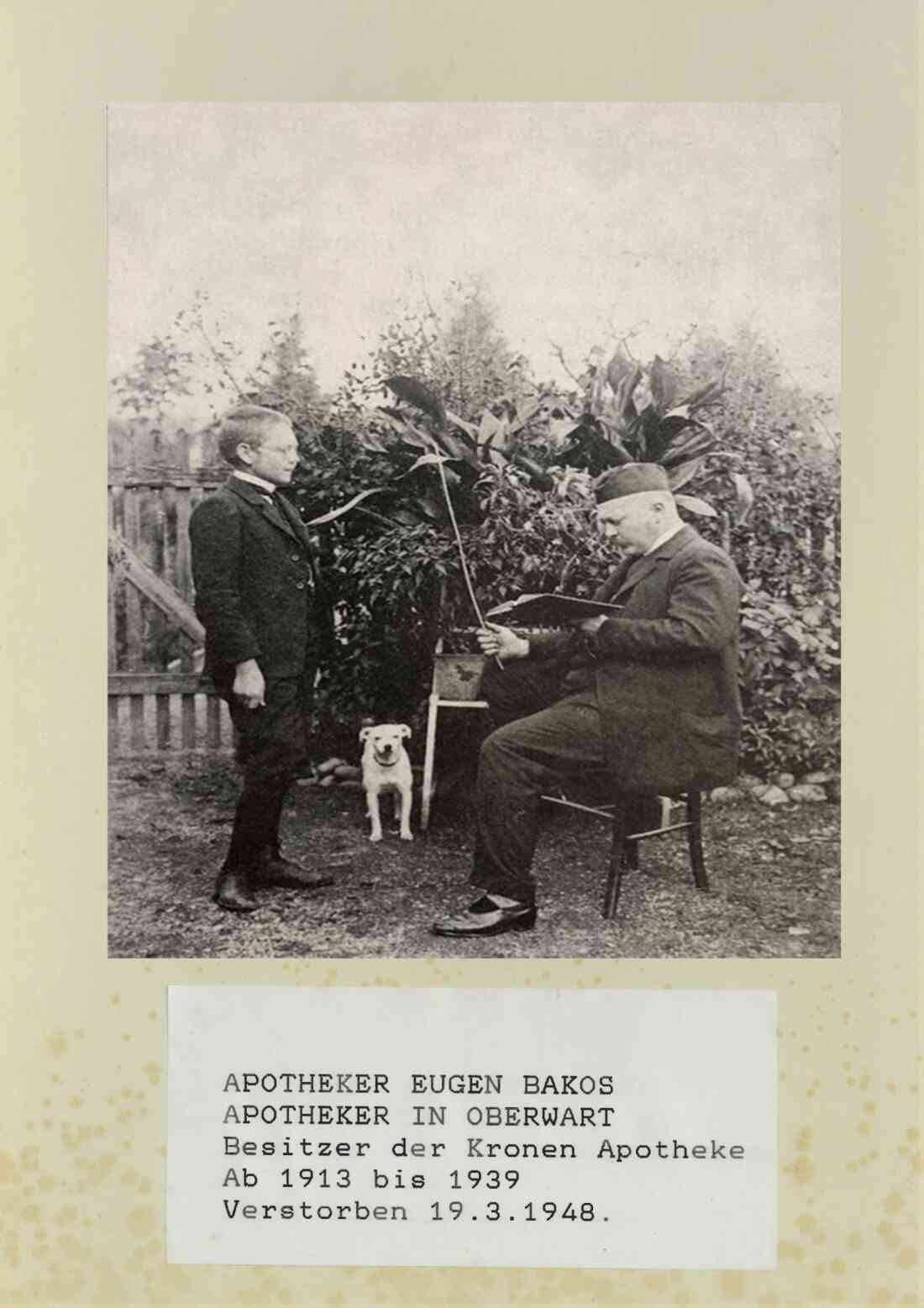 Kronen Apotheke - früher "Apotheke zur ungarischen Krone" : Eugen Bakos (*1868+1948) mit Sohn
