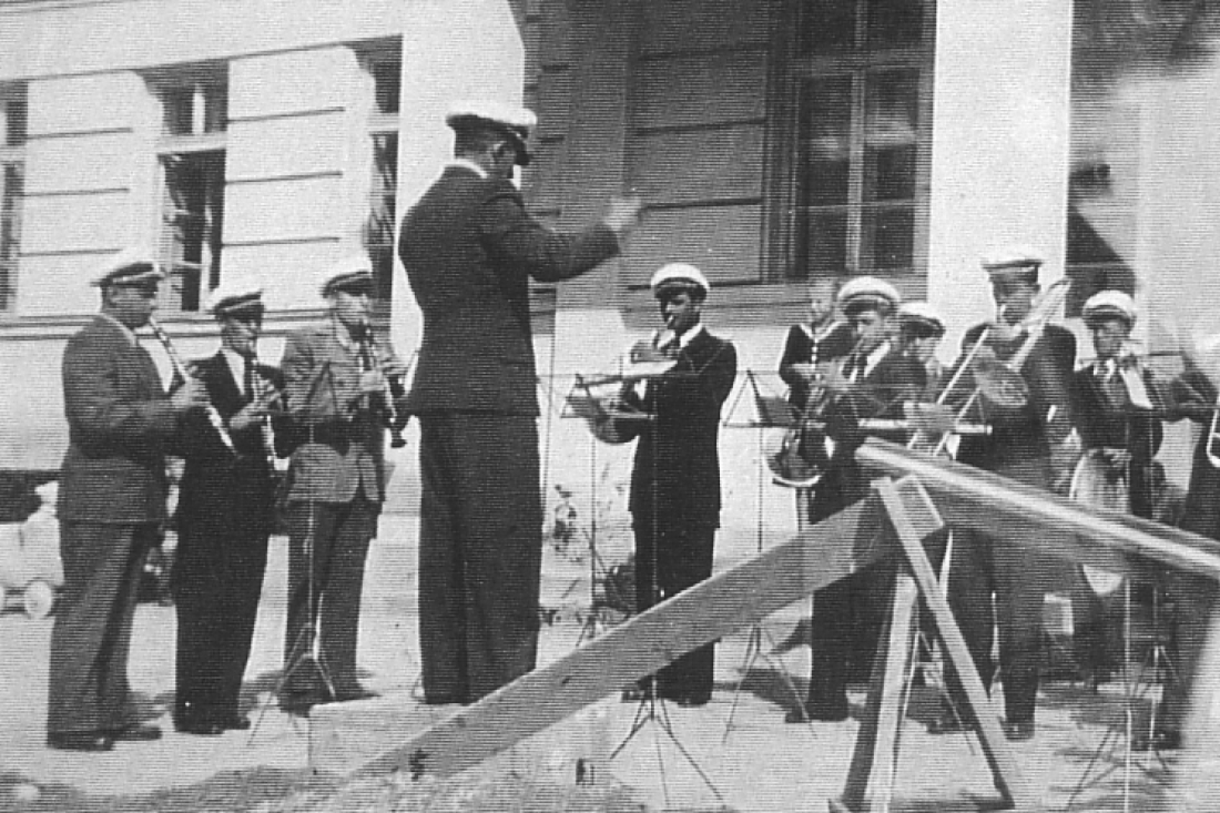 Stadtkapelle Oberwart: 1. Platzkonzert - vor dem Rathaus (1954 oder kurz davor)