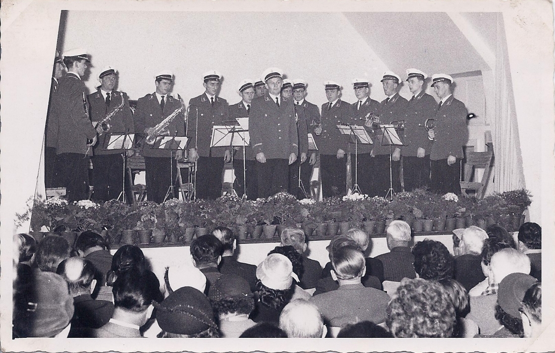 Stadtkapelle Oberwart: 1. Konzert im Genossenschaftssaal - heute OHO - am 17. Juni 1956 mit Vorstellung der 1. Uniform des Vereins