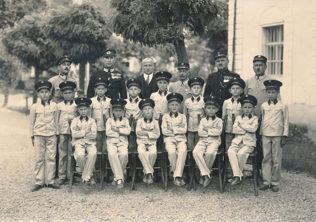 Freiwillige Feuerwehr - Die Jugendfeuerwehrgruppe anlässlich des 50 jähriges Bestandsjubiläums