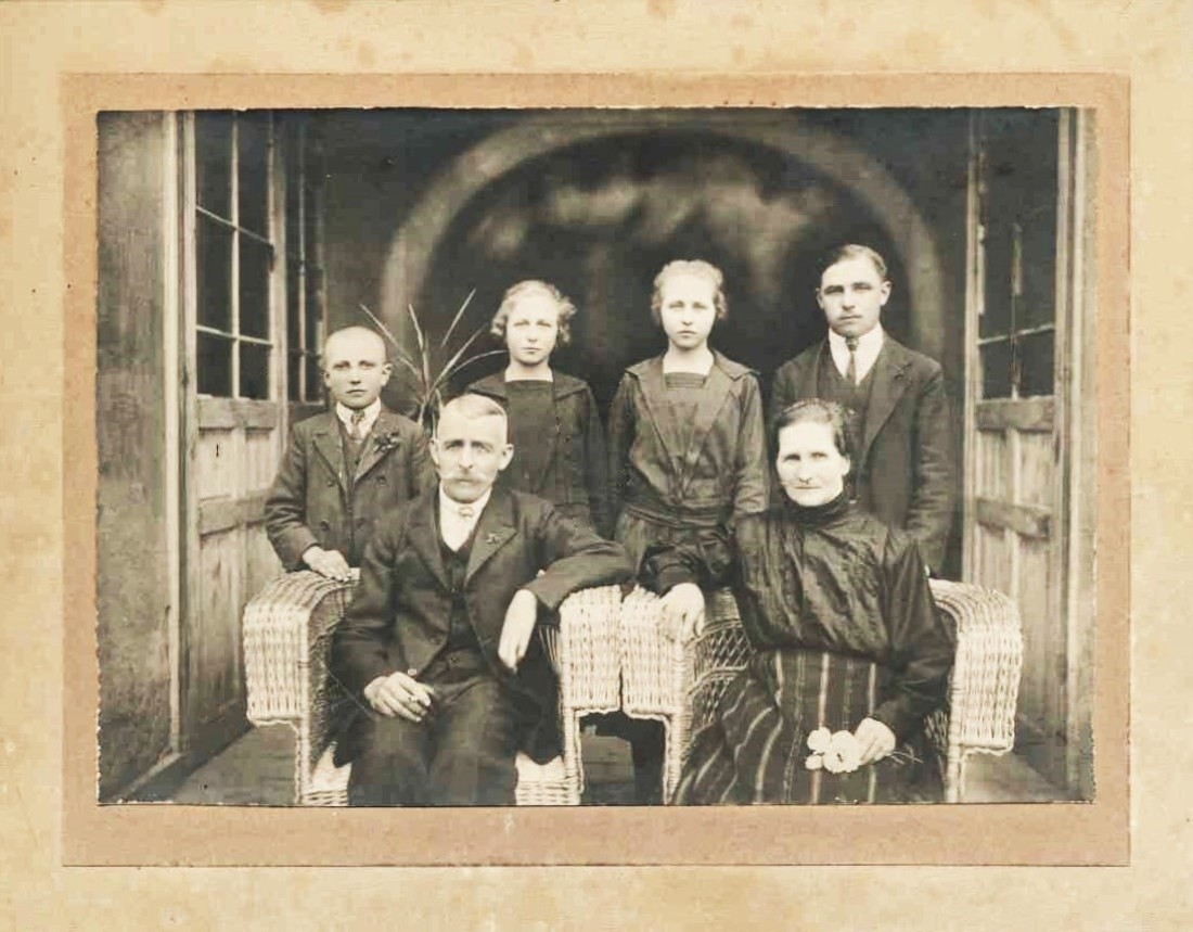 Fam. Josef Szalay, Landwirt - OW 121 / Hyrtlgasse 10