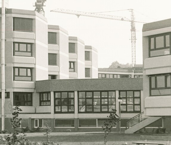 Seitlicher Blick gegen SSW auf das neuerrichtete Internat der Stadt Oberwart - Schulgasse 31: