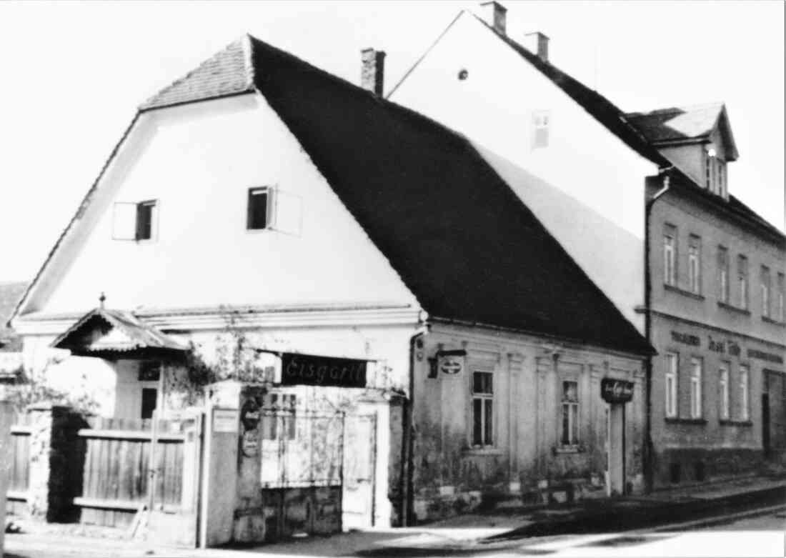 Cafe Eugen Strauss - Nachfolger Helmut Rummel (Steinamangererstraße 14) mit dem "Eisgartl" - bekannt sind auch die Schreibweisen Strauß und Strauhs