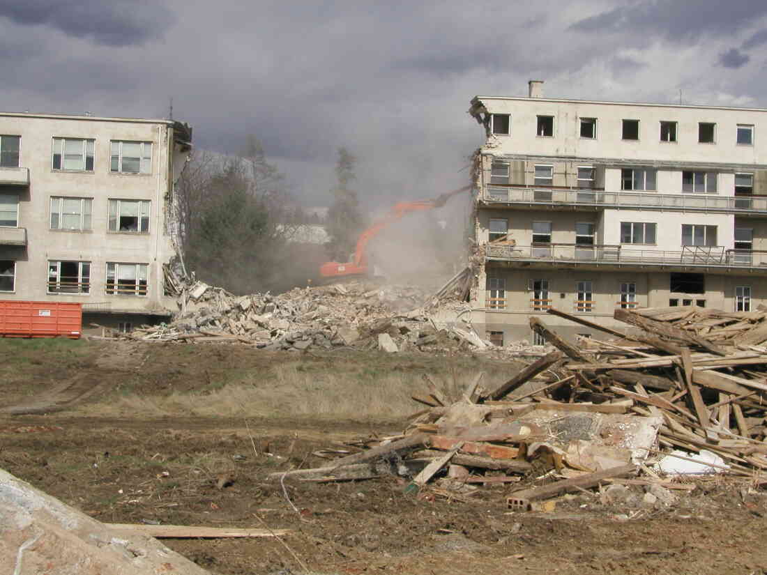 Abriss des alten Krankenhauses - LKH (Spitalgasse / heute Dr.-Emmerich-Gyenge-Platz)