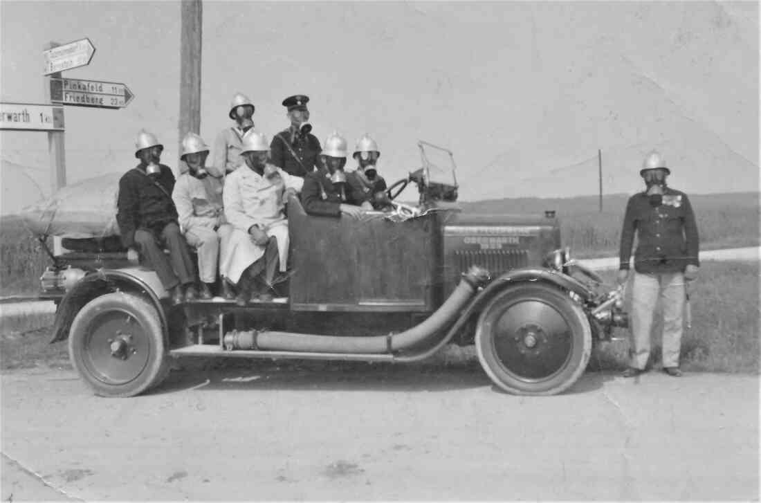 Freiwillige Feuerwehr in Atemschutzausrüstung