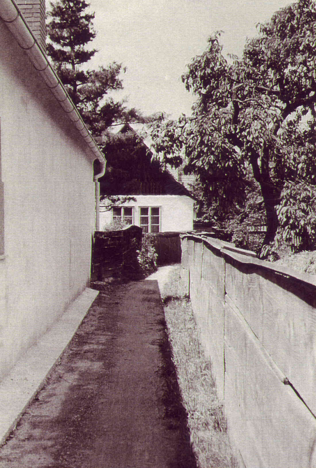 Schmale Gasse (Verbindung zw. Johann Straußgasse und Raimundgasse.)