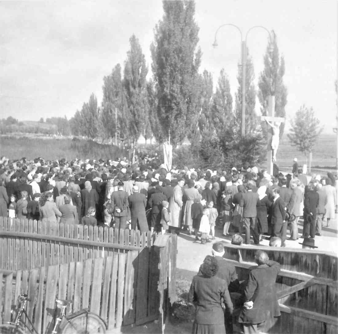 Wegkreuz: "Rotes Kreuzes" - Weihe (vor Wienerstraße 51)