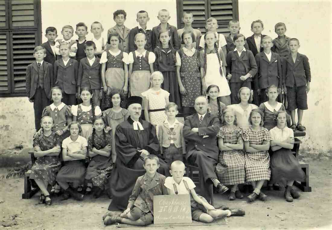 Klassen der evang. Schule AB (Geistlinger [auch Geisztlinger]/Pleyer)