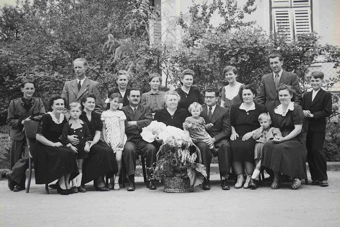 70. Geburtstag mit Geschenkkorb: Maria Granich (geb. Stifter, *1882/+1963) - Spitalgasse 4