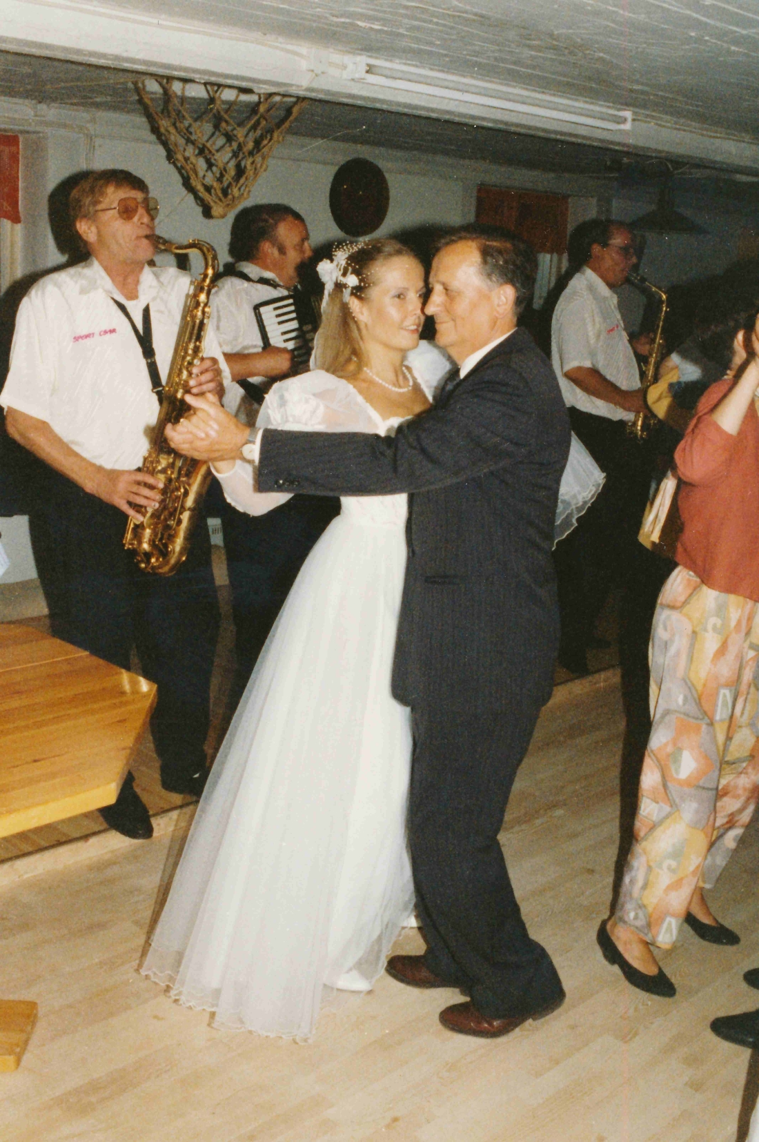 Hochzeit von Katri und Peter Frühmann mit den Sonny Boys in Finnland: Ehrentanz mit der Braut -  Benedek/Wertner/Frebel