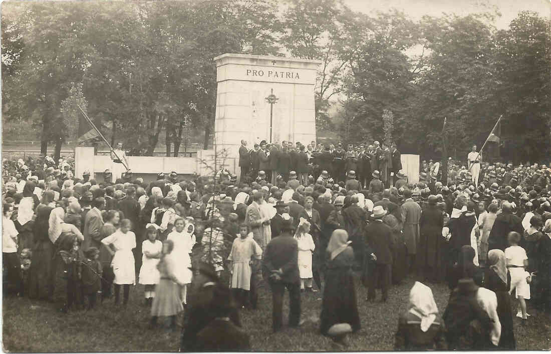 Kriegerdenkmal im Stadtpark - wahrscheinlich anlässlich der Weihe am 6. Juli 1924