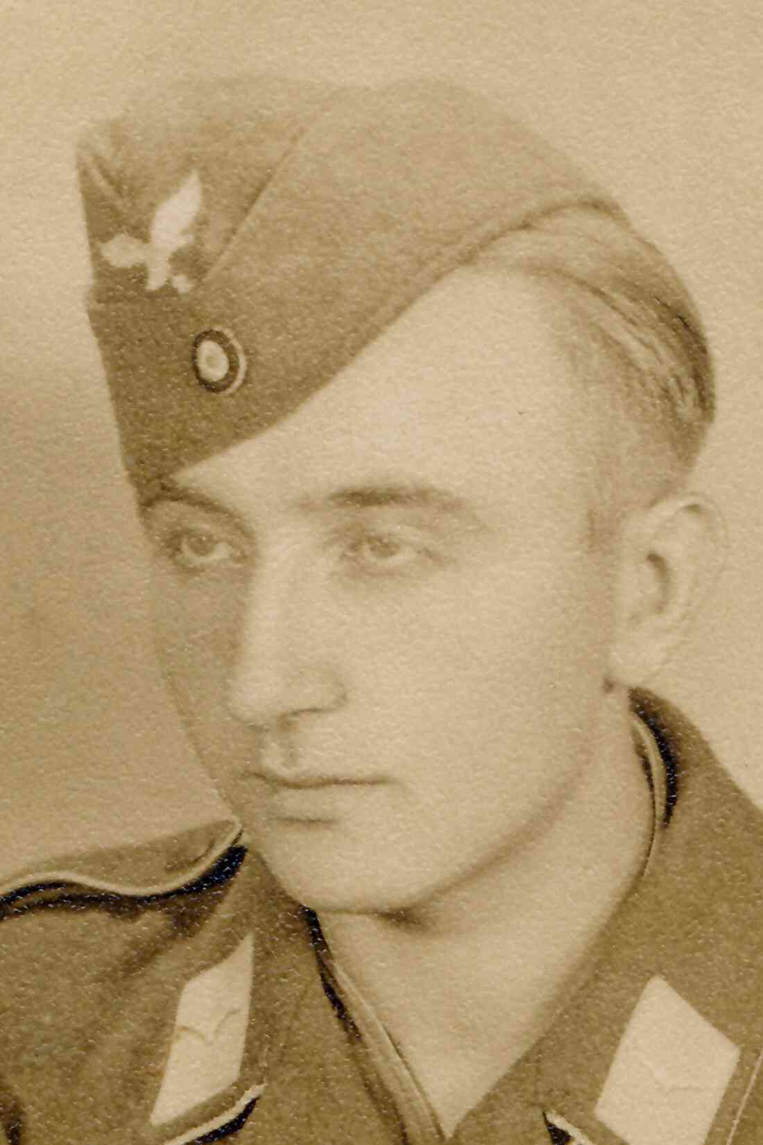 Johann Böcskör (*1925/+2014) als Soldat der Deutschen Wehrmacht im II. WK (Portrait)