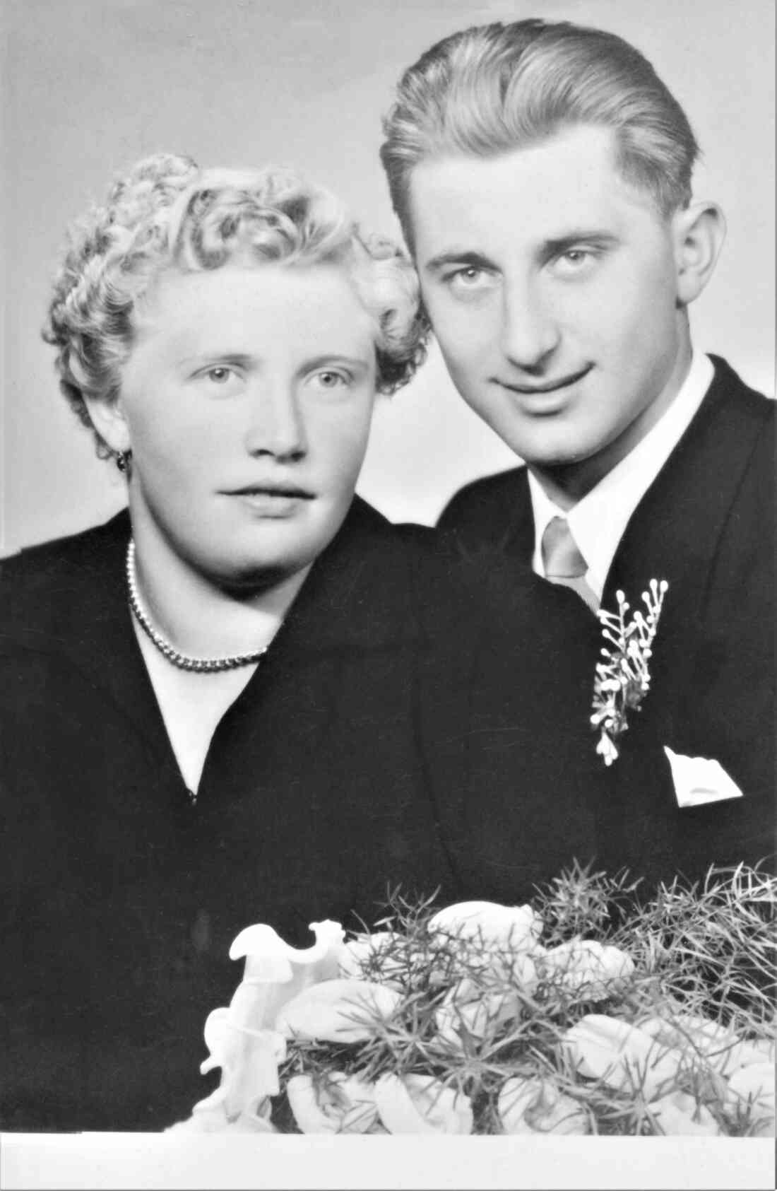 Das Hochzeitspaar Julianna Horvath (*1936) und Josef Seper (*1934/+1989) - Johann Straußgasse 42